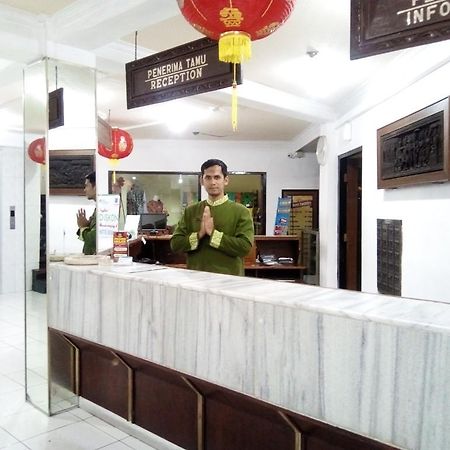 Hotel Merdeka Madiun Exterior foto