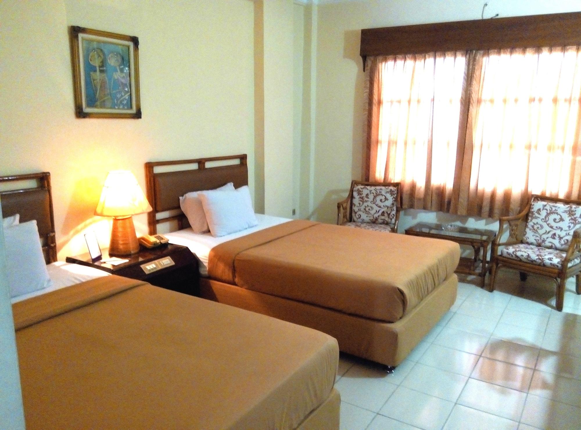 Hotel Merdeka Madiun Exterior foto