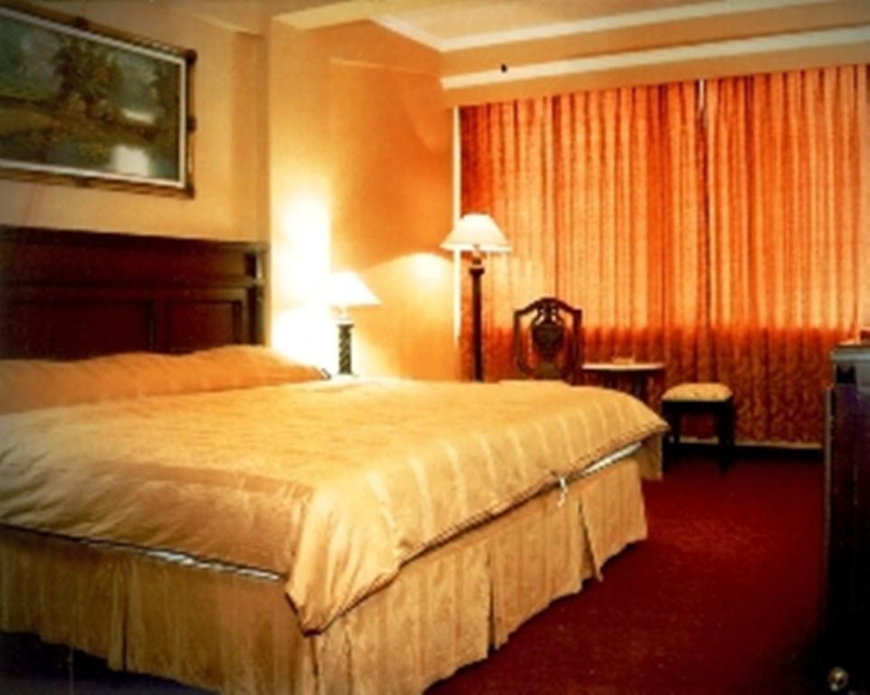 Hotel Merdeka Madiun Exterior foto
