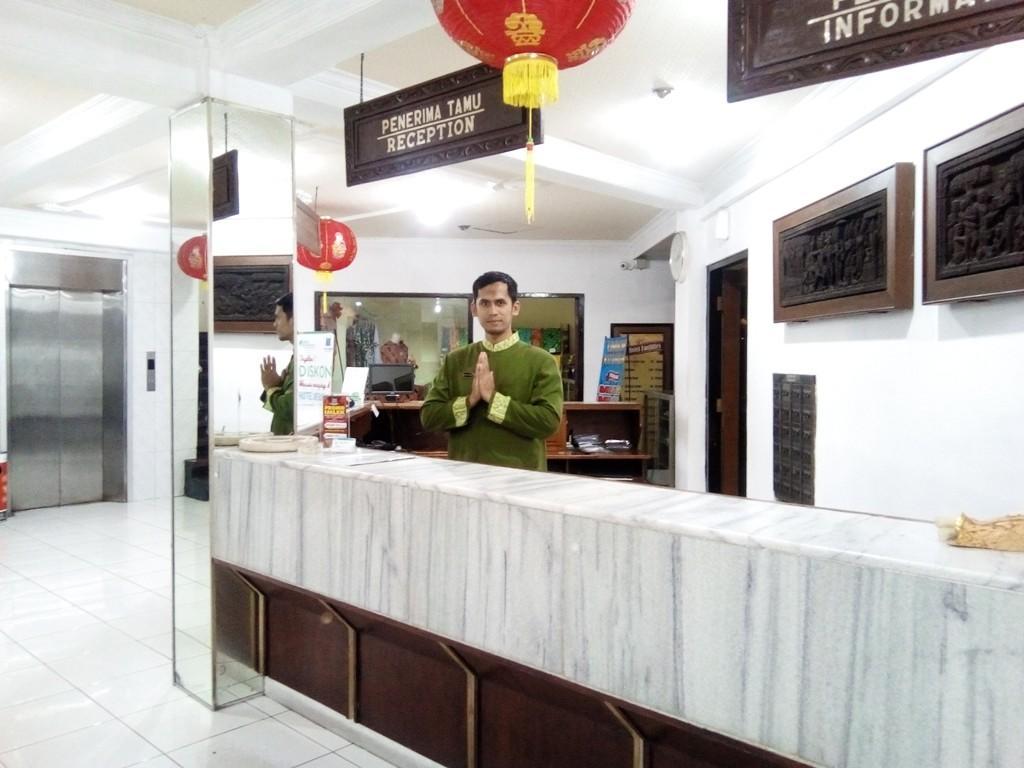 Hotel Merdeka Madiun Exterior foto