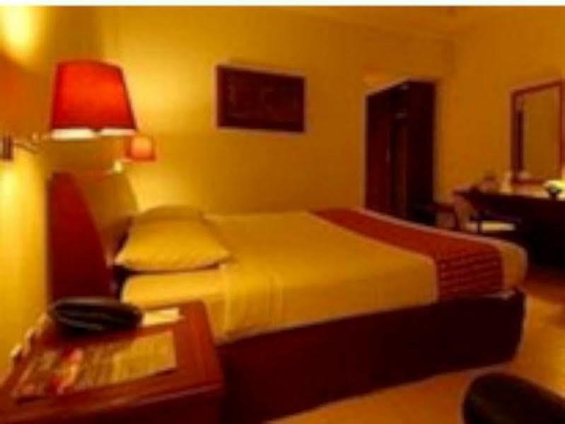 Hotel Merdeka Madiun Exterior foto