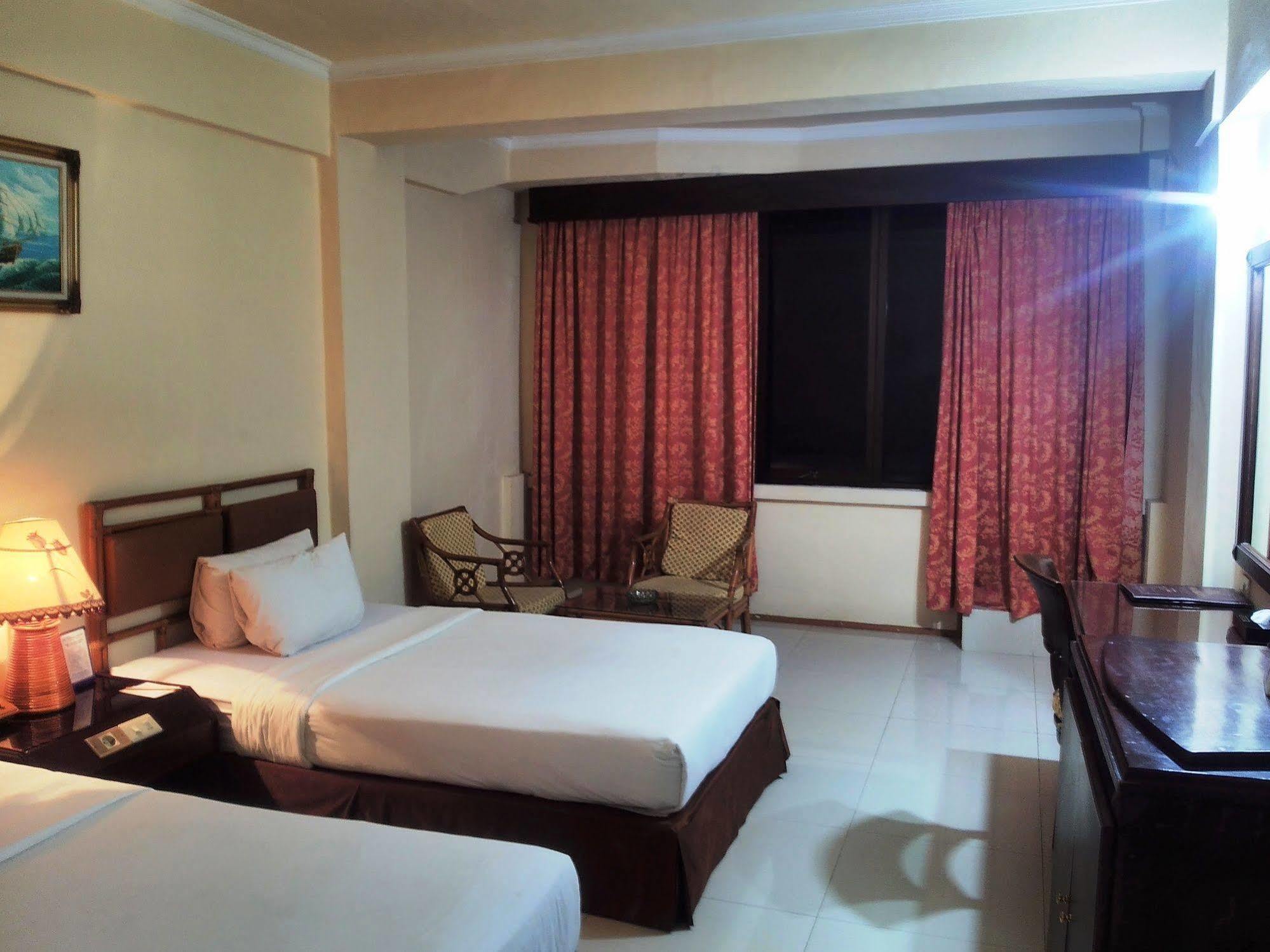 Hotel Merdeka Madiun Exterior foto